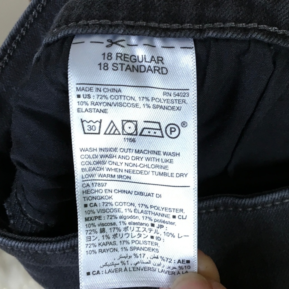 OLD NAVY ROCKSTAR MID RISE BLACK JEANS DISTRESSED - Picture 5 of 7